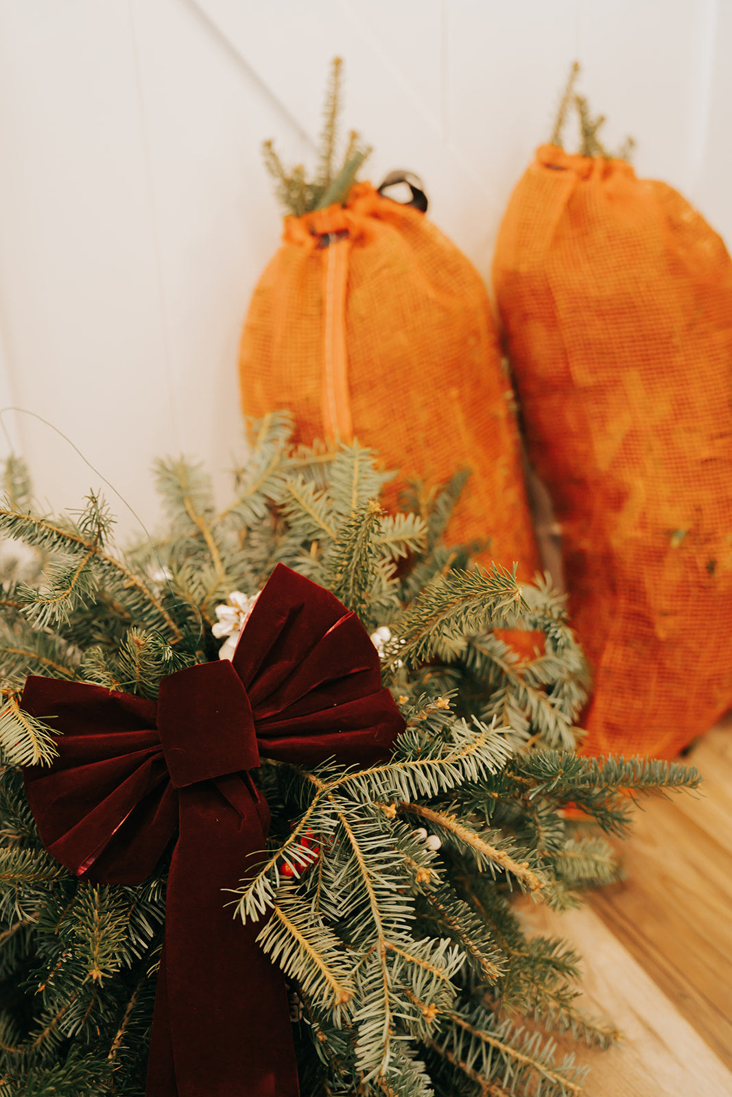 DIY 18" Christmas Wreath Kit – Fresh Balsam with Bow, Pinecones & Berries